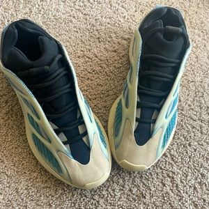 Yeezy 700 v3.  Fly kicks.  Size 10